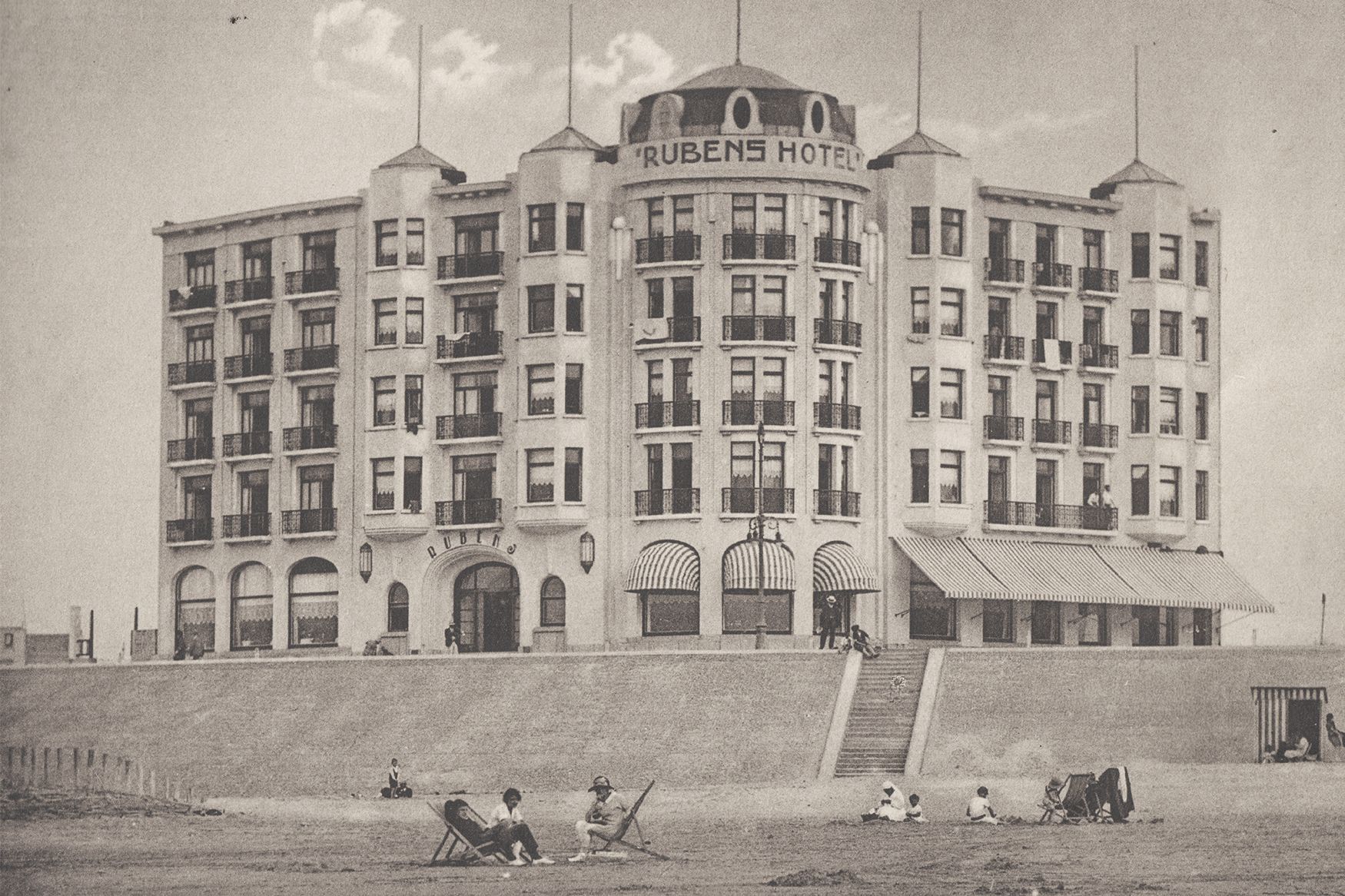 Hotel Rubens, gezien vanop het strand